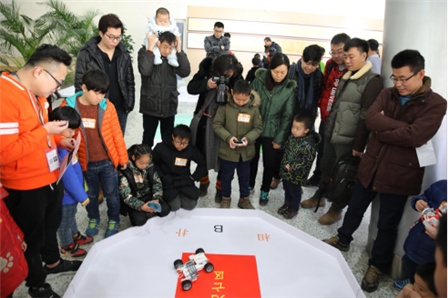 树立国内机器人标杆米兔积木机器人大赛 于郑州举行